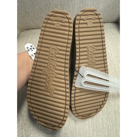 NWT Girls Cat & Jack Drew Gray Camo Footbed Sandals - Size 4 - Picture 4 of 4